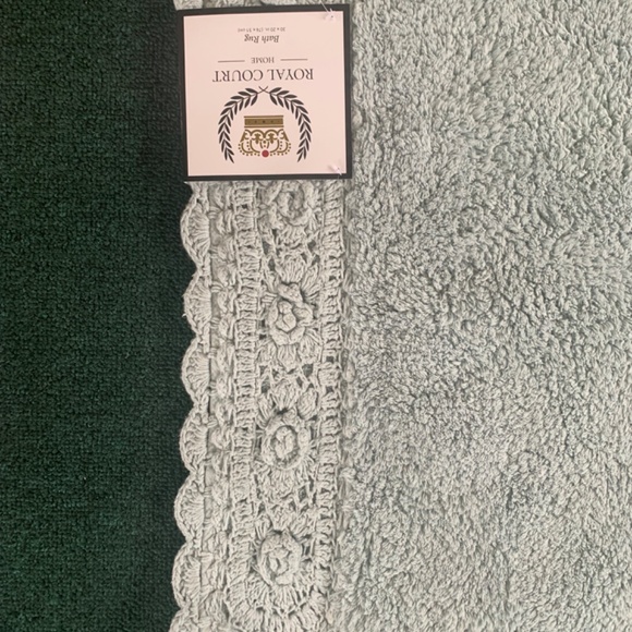 Bath Rug - Picture 2 of 4